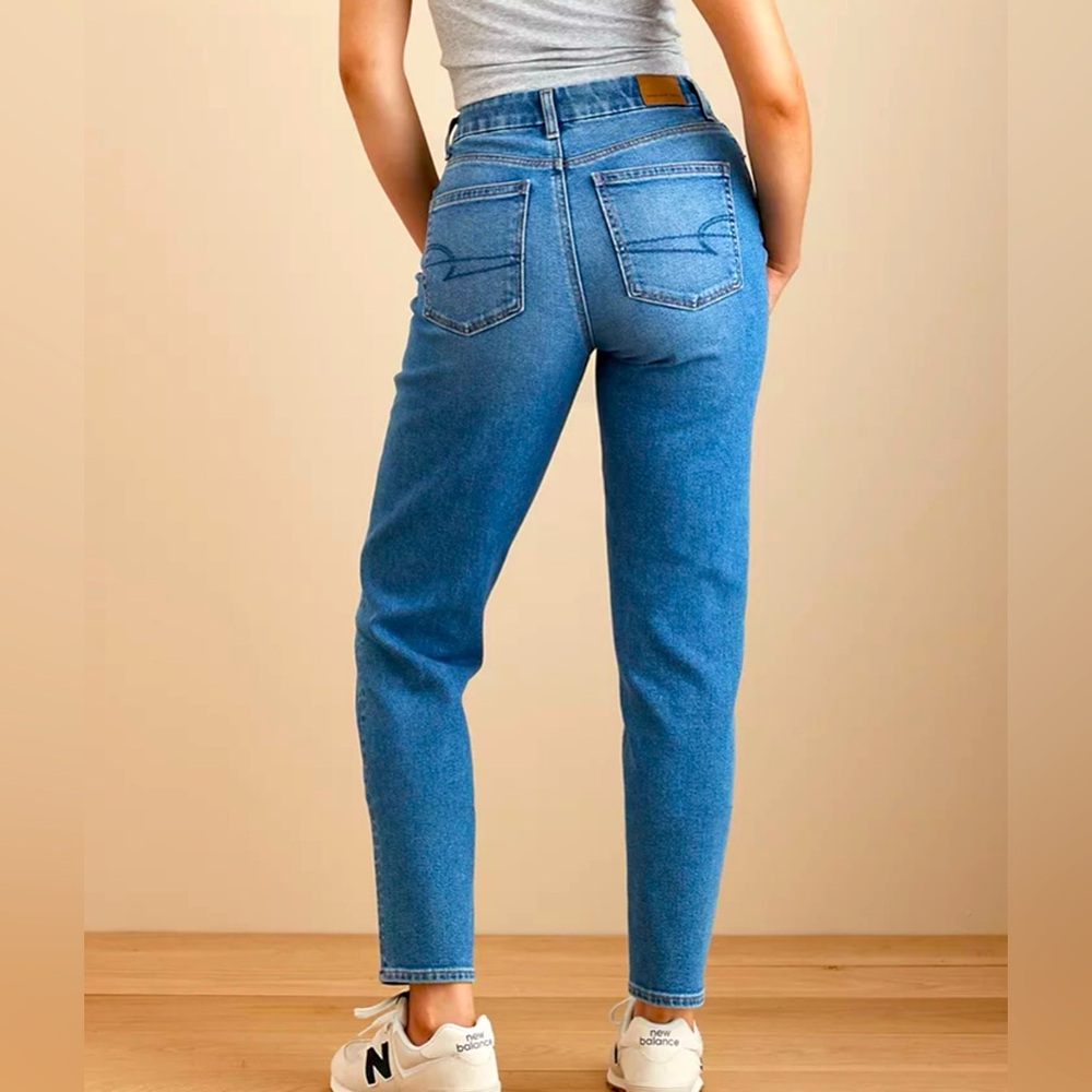 American Eagle | Curvy Mom Jean | Medium Vintage Wash | NWT